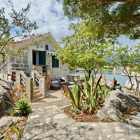 Holiday Home Brinic Тиват Экстерьер фото