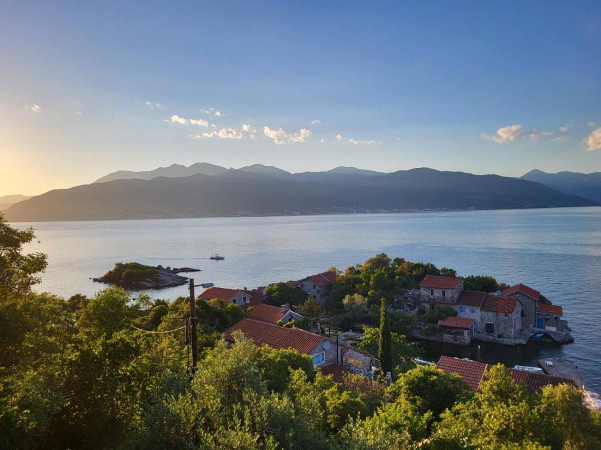 Holiday Home Brinic Тиват Экстерьер фото