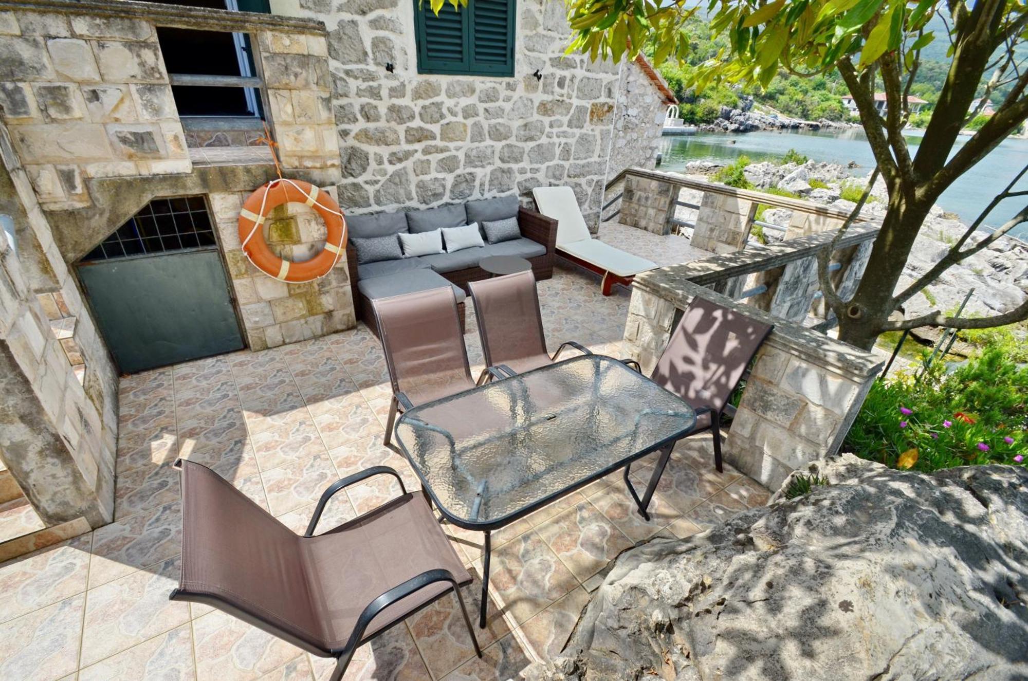 Holiday Home Brinic Тиват Экстерьер фото