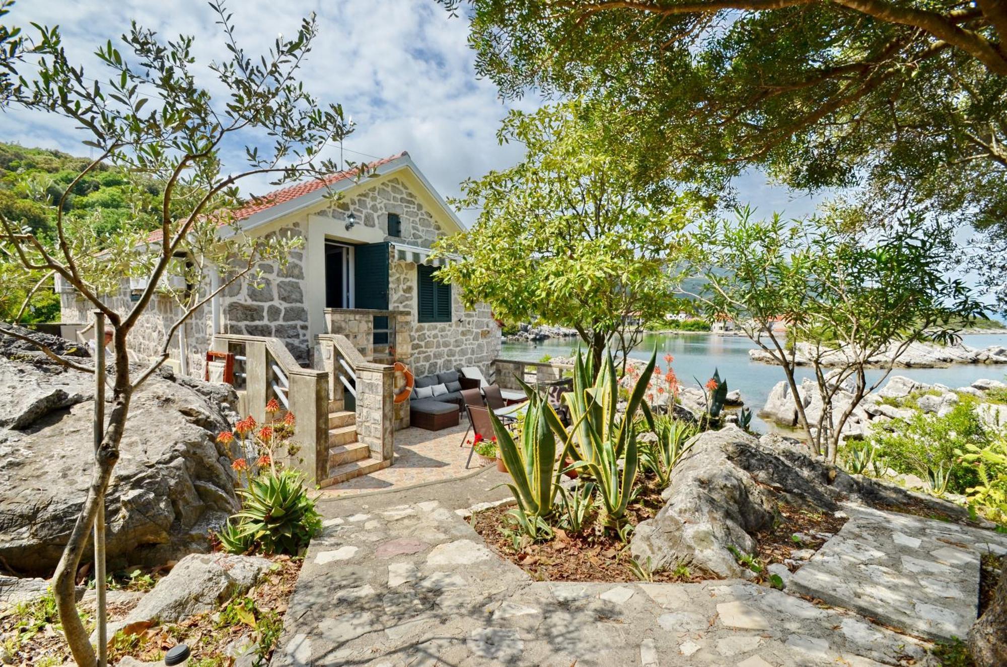 Holiday Home Brinic Тиват Экстерьер фото